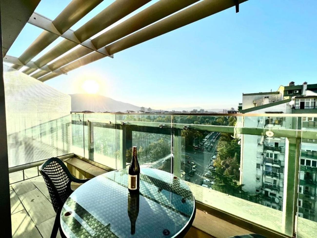 Capitоl Suites Skopje Ngoại thất bức ảnh